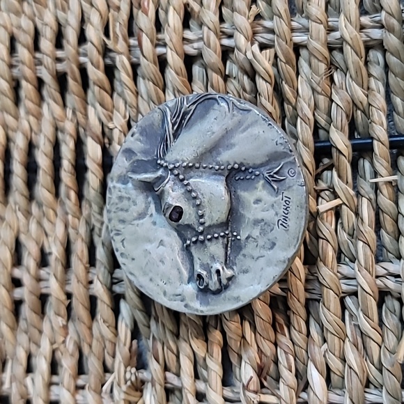 Source Unknown Other - Horse head red eye belt buckle